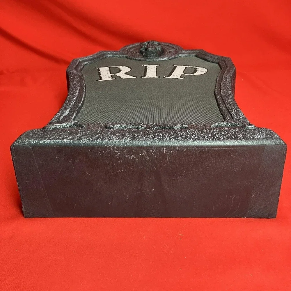 2006 PAC Animatronic Tombstone / RIP / Pop Up Out Skull Lights/ Sound Activated
